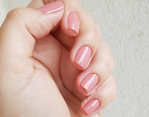 Unhas Testando o Esmalte Hipoalergênico Peach DNA Italy