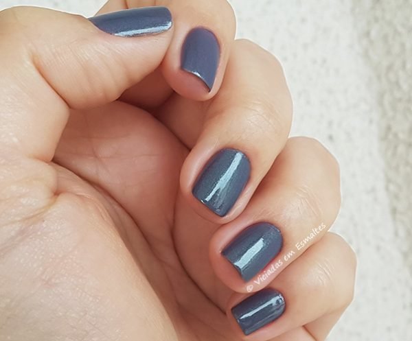 Unhas com Esmalte Efeito Gel