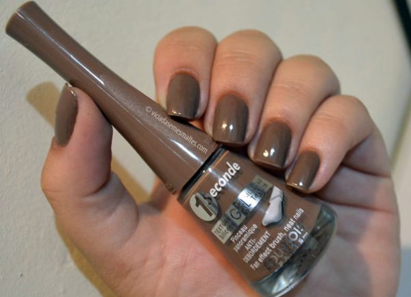 Amando o Esmalte Bourjois Taupe Classy