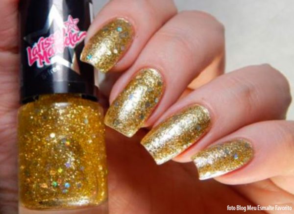 Unhas com o Esmalte Larissa Manoela Chocada