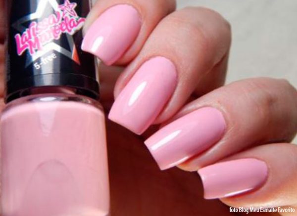 Unhas com o Esmalte Larissa Manoela Festa da Cinderela