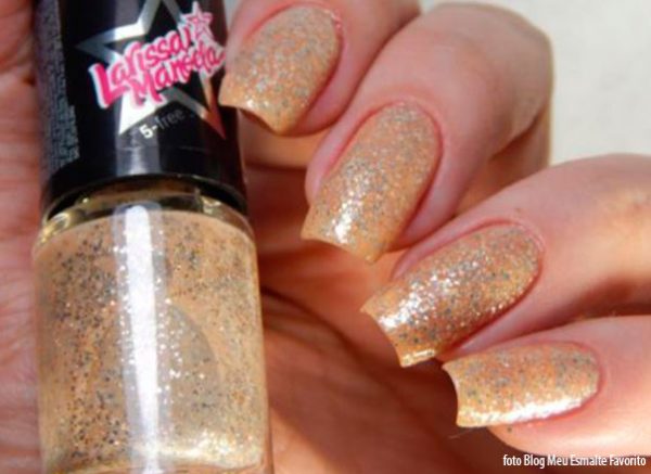 Unhas com o Esmalte Larissa Manoela Me Namora