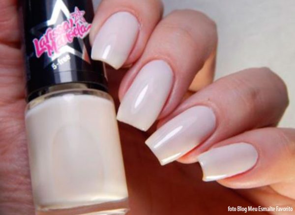 Unhas com o Esmalte Larissa Manoela Na Hora H