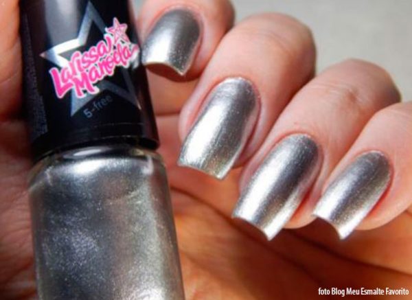 Unhas com o Esmalte Larissa Manoela No Olhar