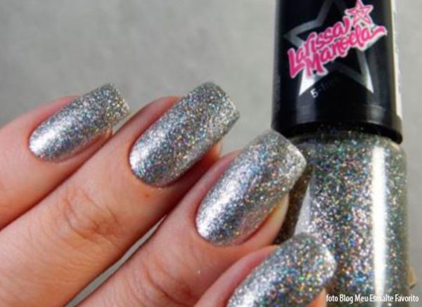 Unhas com o Esmalte Larissa Manoela Puro Shine