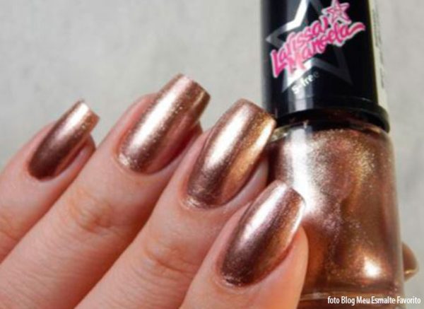 Unhas com o Esmalte Larissa Manoela Shipando