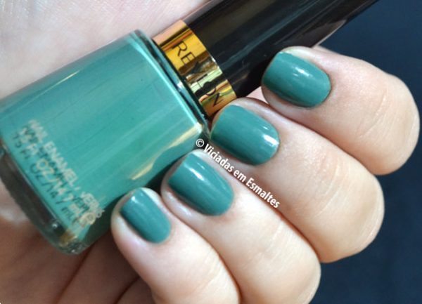 Unhas com o Esmalte Revlon Trendy