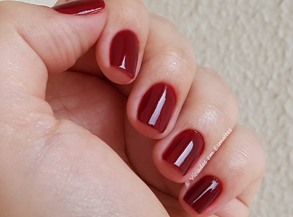 Unhas com Esmalte DNA Italy Roma